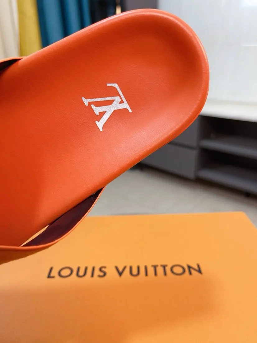 Men's shoes 💰300🌹🌹【LV】Multi-color new men's slippers, original top quality version, original special frosted cowhide➕sheepskin inner and side, non-slip combination sole, more stable walking, more comfortable and lightweight, high-end and generous, size: 38~44